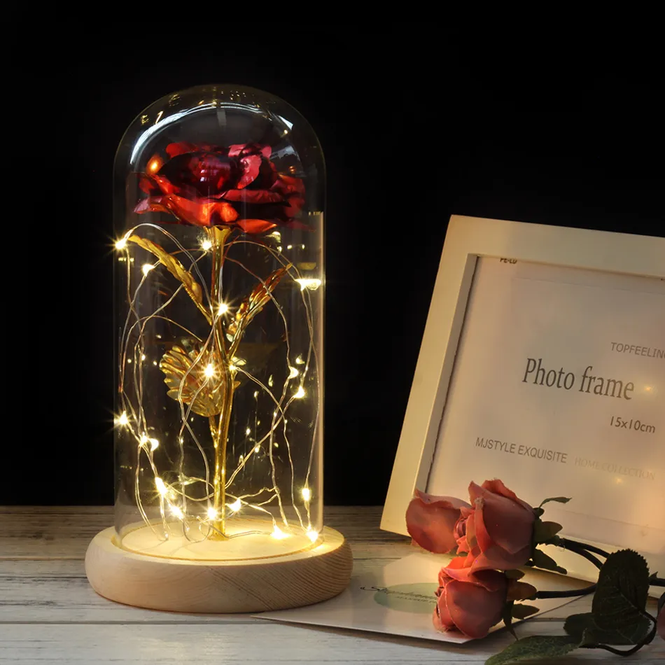 Artificielle éternelle rose beauté et bête fleur dans le couvercle en verre LED lumière décoration de Noël maison pour cadeau de Saint Valentin Y201020