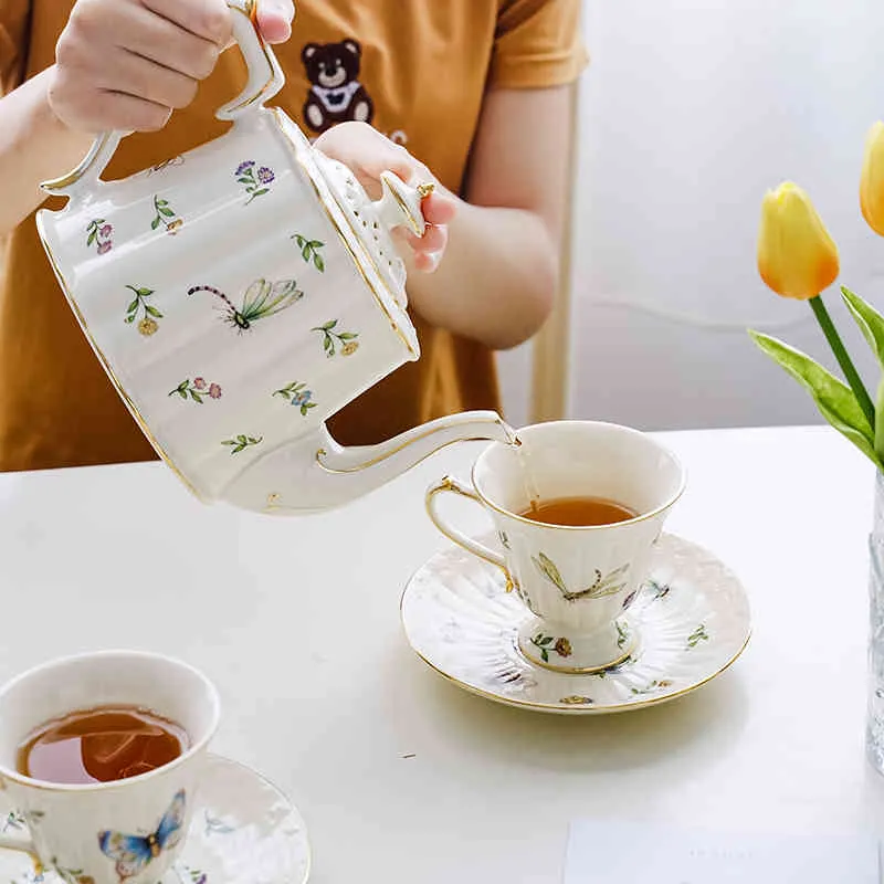 Vintage vergoldeter Garten-Schmetterling, Kaffee- und Untertasse, Teekanne, Keramik, luxuriöses europäisches Teetassen-Set, 250 ml