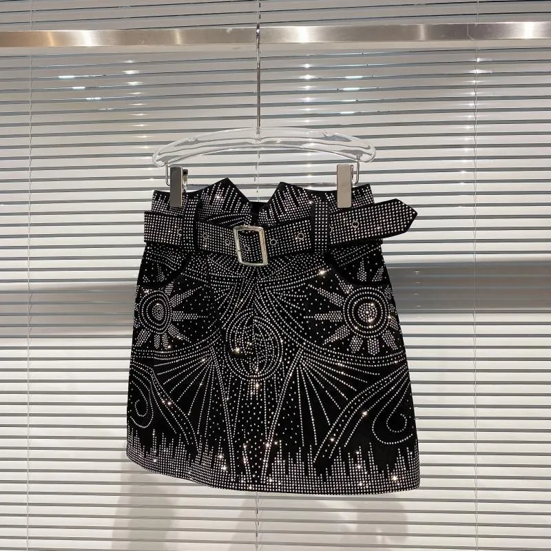 DEAT automne hiver nouveautés strass diamants décoration noir Mini jupe courte avec ceinture femmes Streetwear MK571 210310