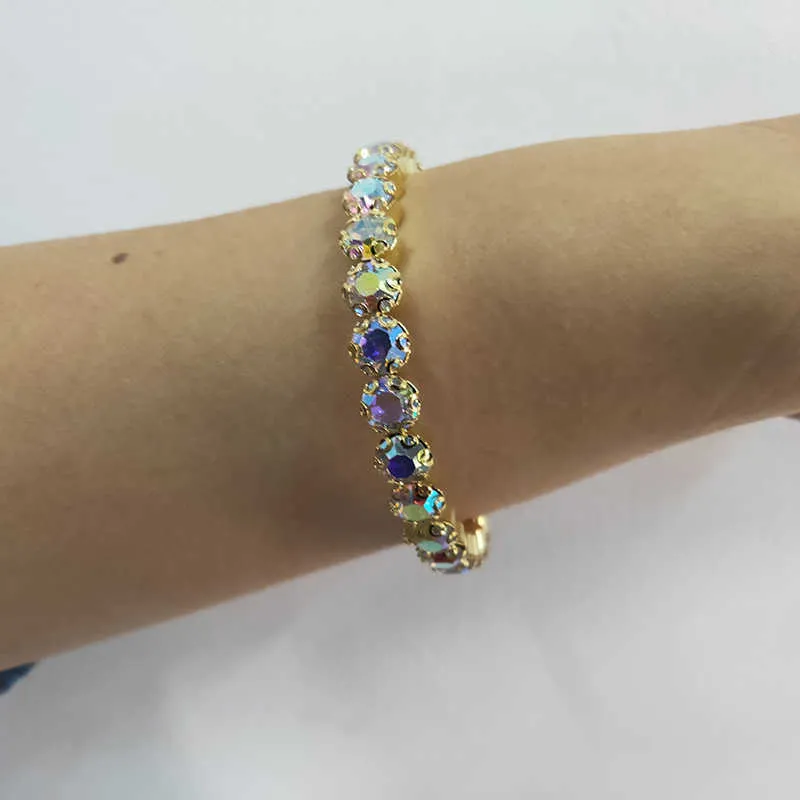 Elegante AB Crystal Bangle Manchet Verzilverd en Gouden Kleur Groot Crystal Rhinestone Stretch Bracelet Bangle voor Dames X0706