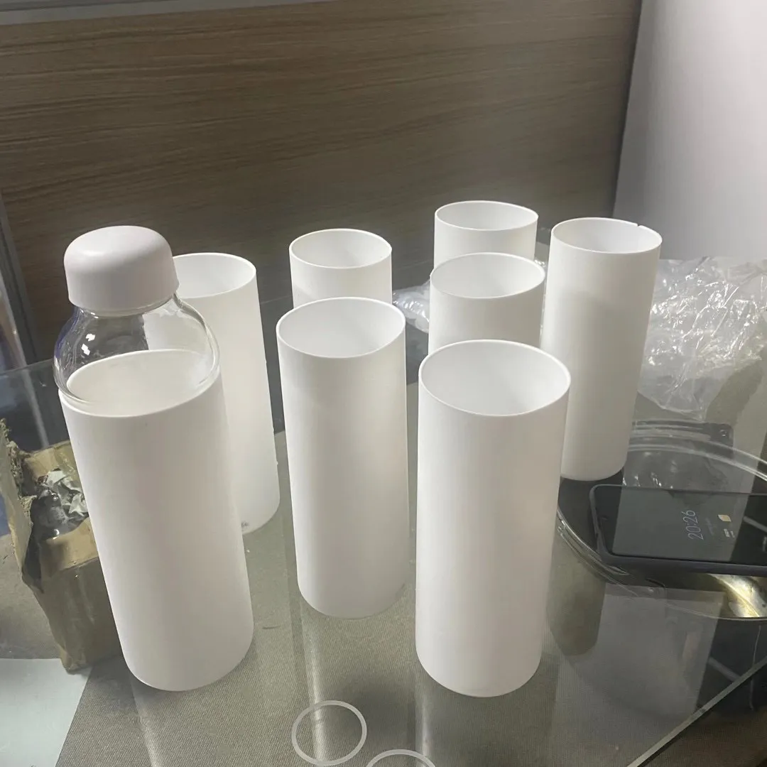 No 5 Factory Series Wasserflasche mit großem Fassungsvermögen, 590 ml, Wasserbecher, Glasflasche, mattierter Getränkehalter mit Geschenkbox-Verpackung, Weiß Ket241M