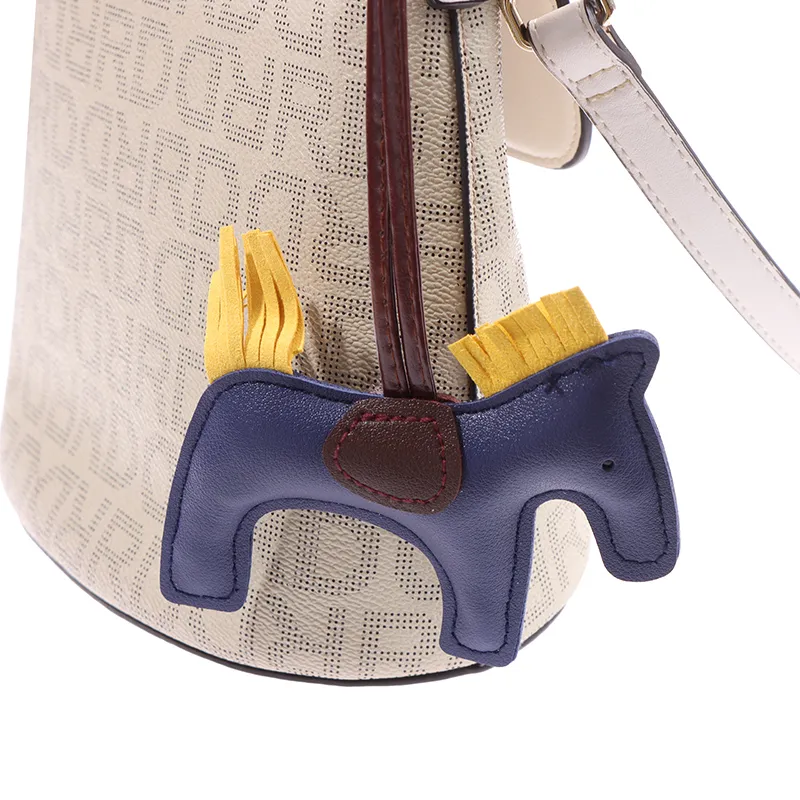 Famoso lusso fatto a mano in pelle PU portachiavi cavallo animale portachiavi borsa da donna ciondolo con ciondolo accessori gioielli di moda J0306326e