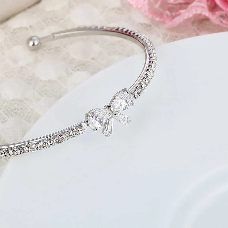 Luksusowy Silver Color Bowknot Mankiety Bransoletki Dla Kobiet Full Crystal Rhinestone Bow Bransoletki Bransoletka Q0719