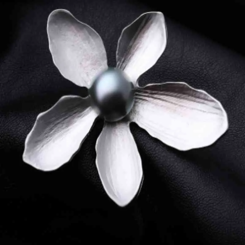 Contracted Design Fixed Clothing Female Simple Graphic Suit Accessories High-grade Flower Petals Shape Brooch