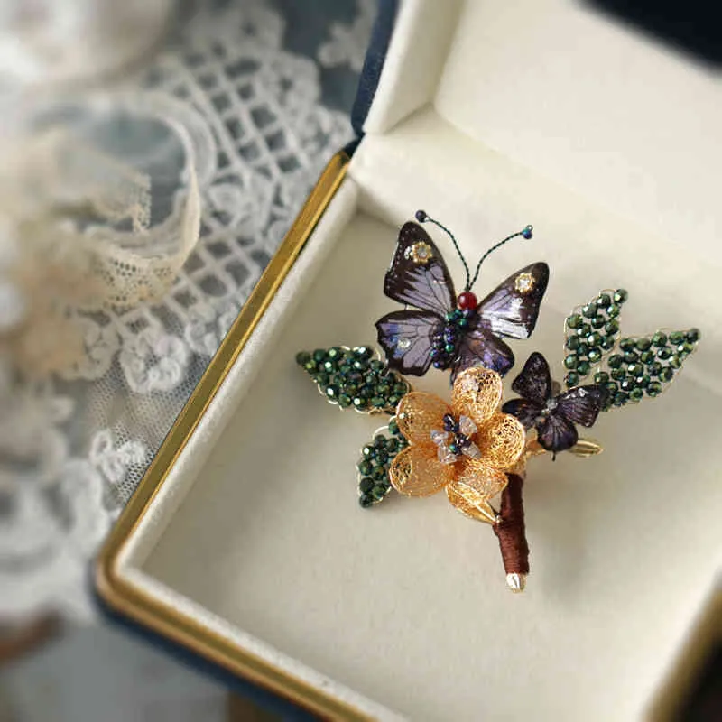 2021 Creative Mode Smycken Handgjorda Net Flower Butterfly Vintage Klänning Brosch Pin för Kvinnor