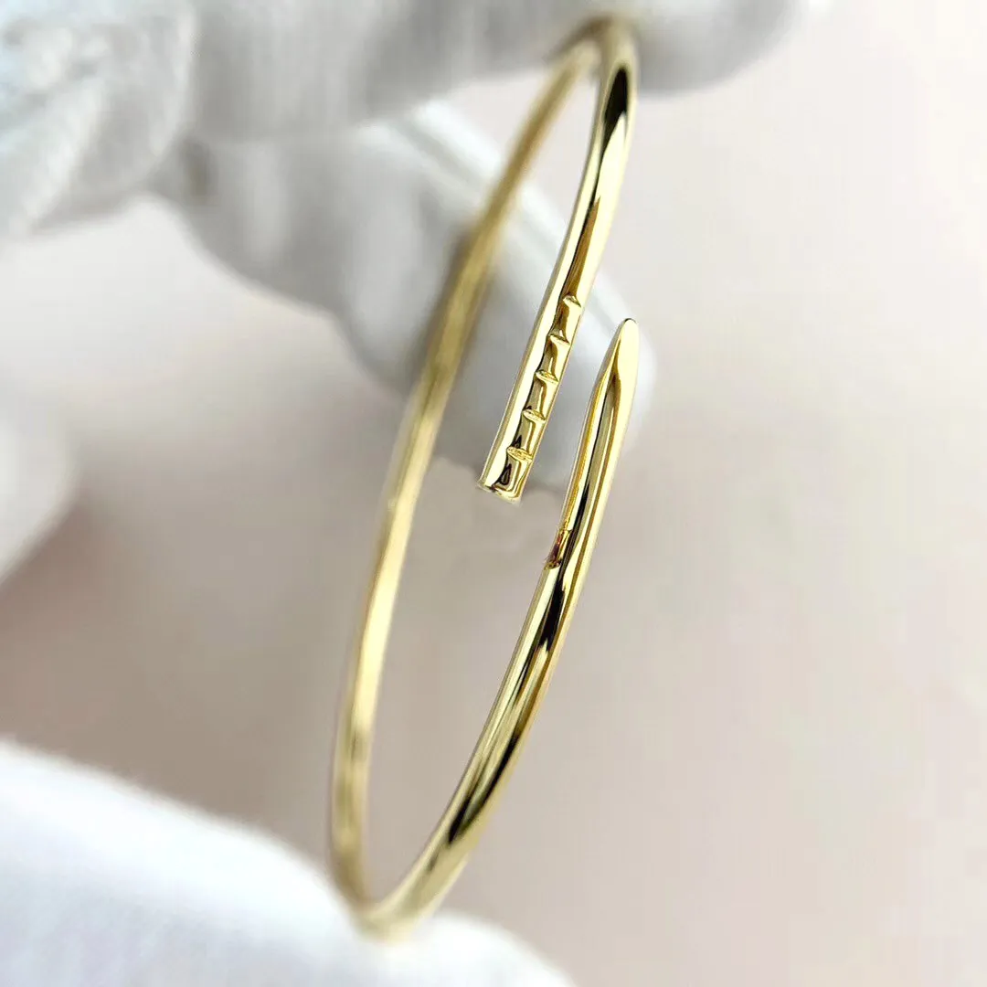 V material de ouro luxo qualidade charme clássico excelente fino estilo pulseira charme aberto designer jóias bijoux para senhora we271g