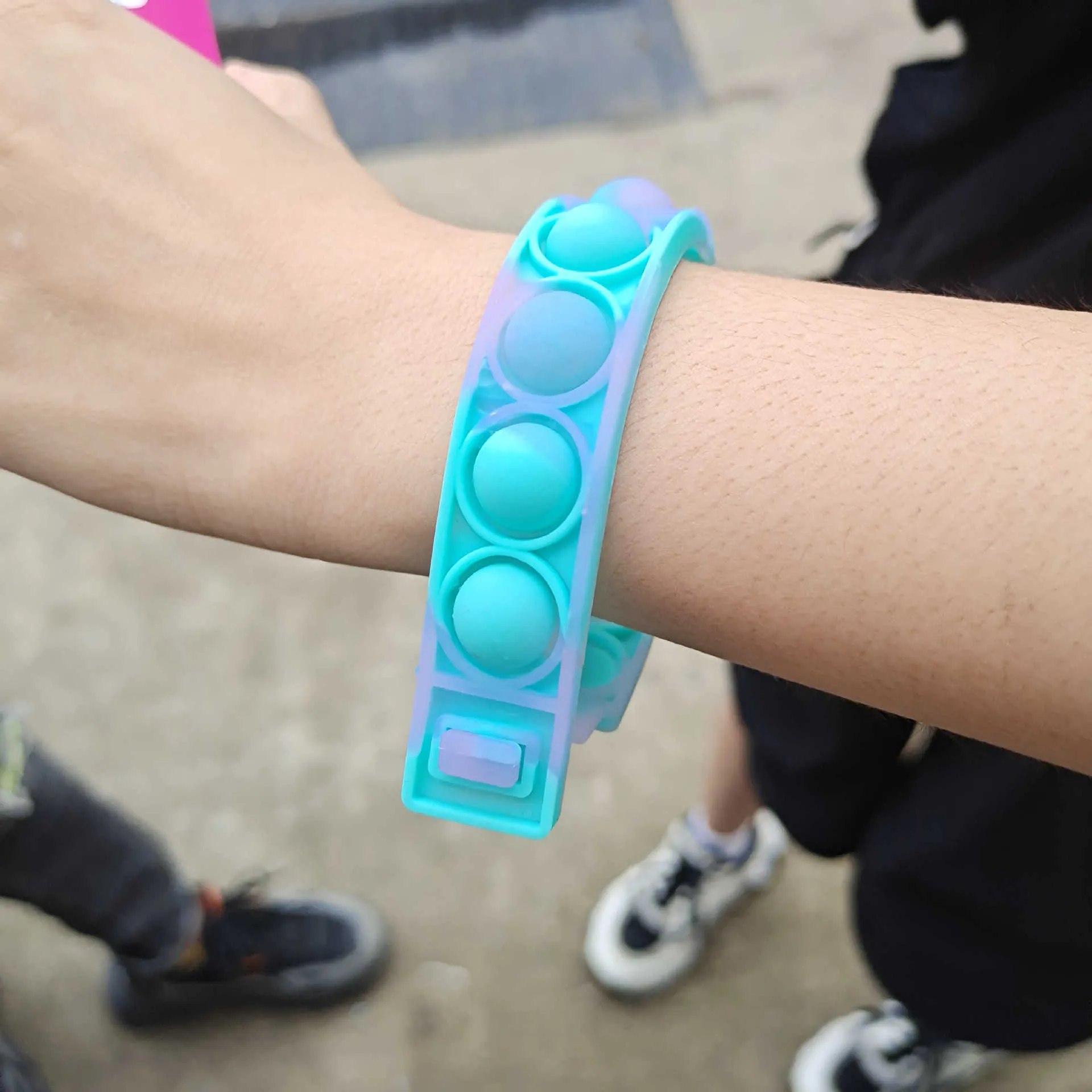 Silicone Bangle Kids DIY Camouflage Change Color Push Bubble Silicone Bracelets Finger Toys Bracelet Puzzle P7917122