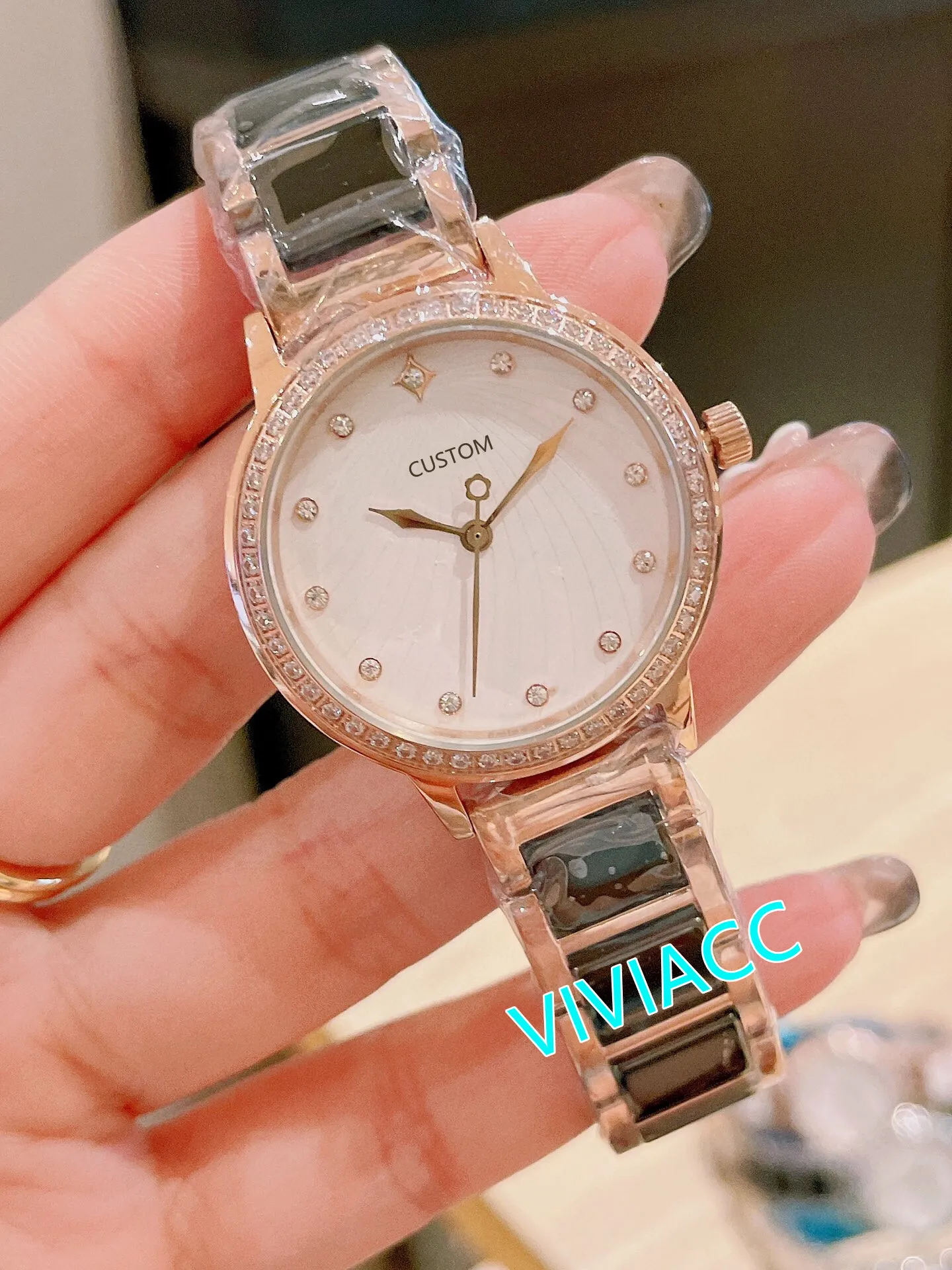 Classico nuovo orologio da polso da donna in ceramica nera bianca da donna in acciaio inossidabile con diamanti geometrici in cristallo Orologio in ceramica da 30 mm