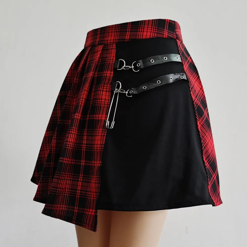Dames Harajuku Punk Onregelmatige Mini geplooide Skaterrok Asymmetrische uitsparing Hoge taille Hip Hop Clubwear Gothic Harajuku Rok 210315
