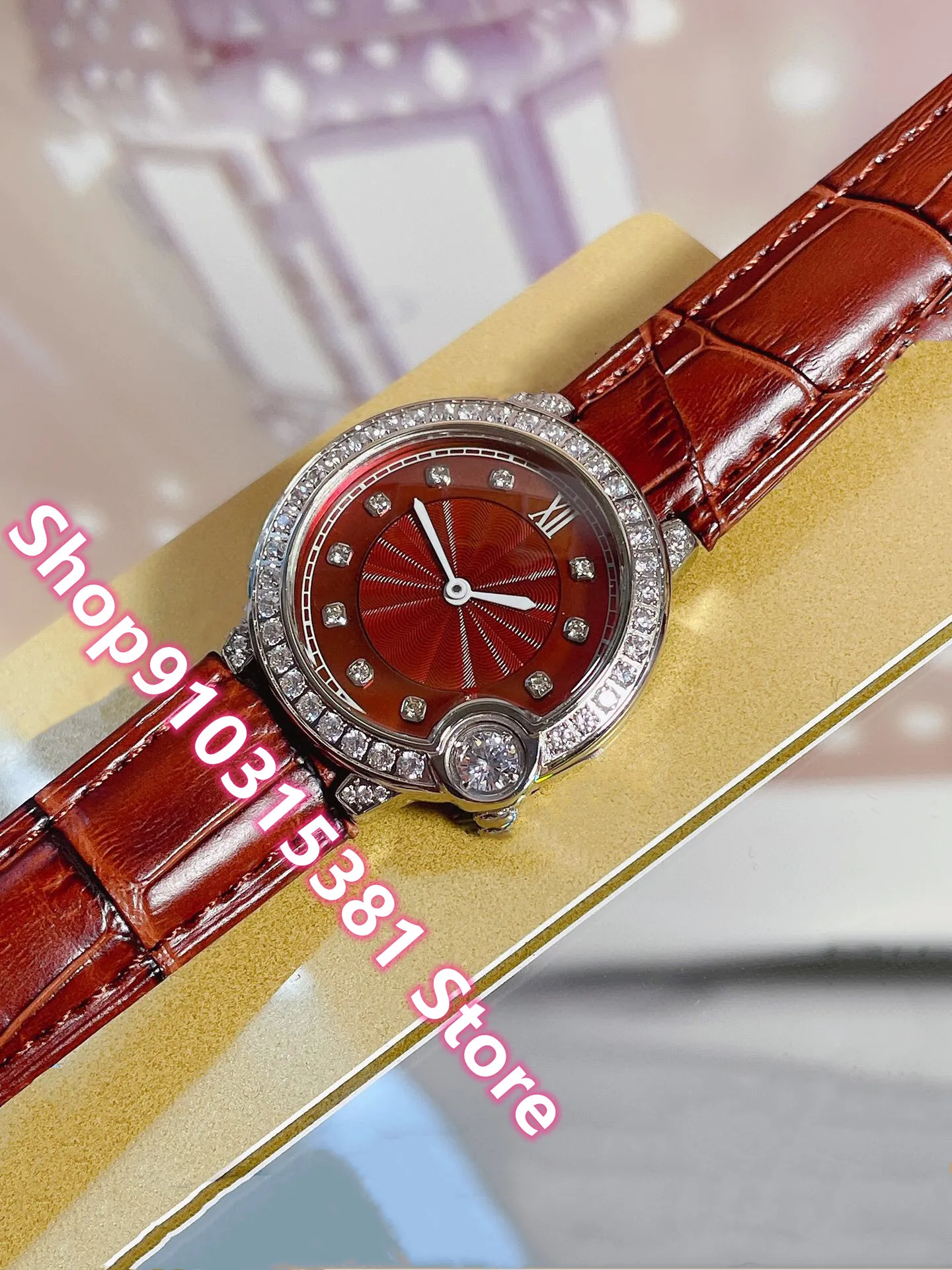 古典的な女性紫色の革ラウンドダイヤモンドの時計ステンレス鋼の幾何学的なクートツの腕時計女性ローマ数時計33mm