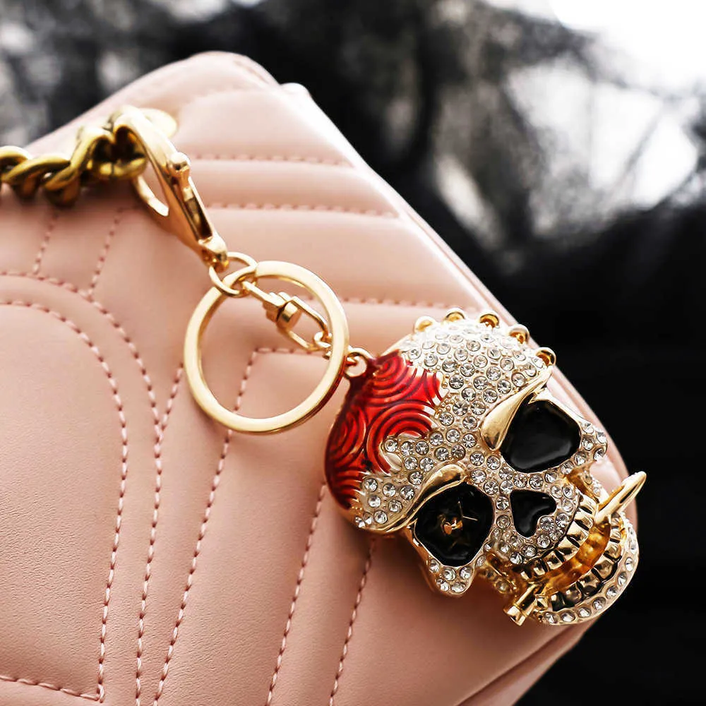 Nouveau porte-clés créatif strass métal crâne Hip-hop Style bibelots pendentif pour sac à dos décoration voiture porte-clés cadeau de vacances G1019