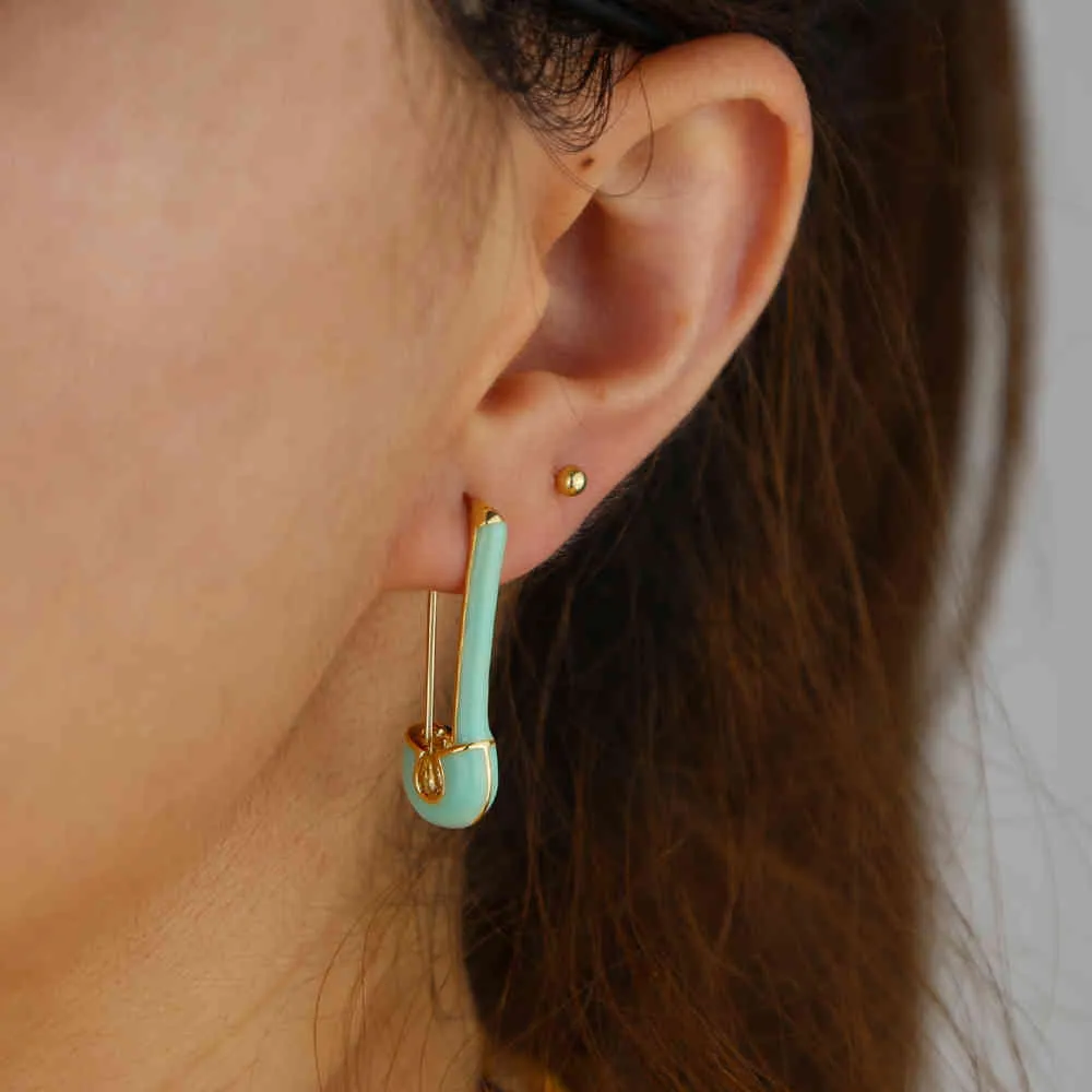 Styles d'épingles de plage d'été avec des femmes multicolores en émail balancent une boucle d'oreille de charme pour les bijoux de mariage en vrac