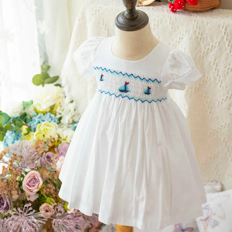 Baby Girls Smocked Dresses Childen Vit Broderi Segelbåt Frocks Spädbarn Smocking Handgjorda Klänning Barn Boutiquer Kläder 210615