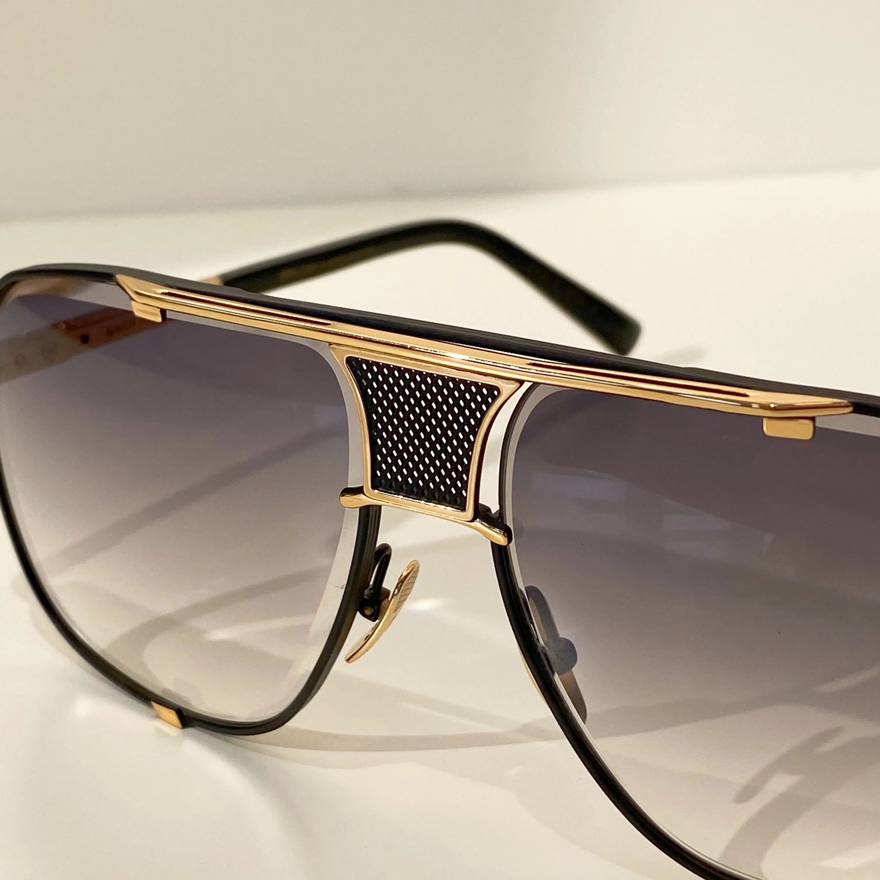 D cinq lunettes de soleil hommes femmes métal rétro rétro de soleil model de mode carré uv sans cadre 400.