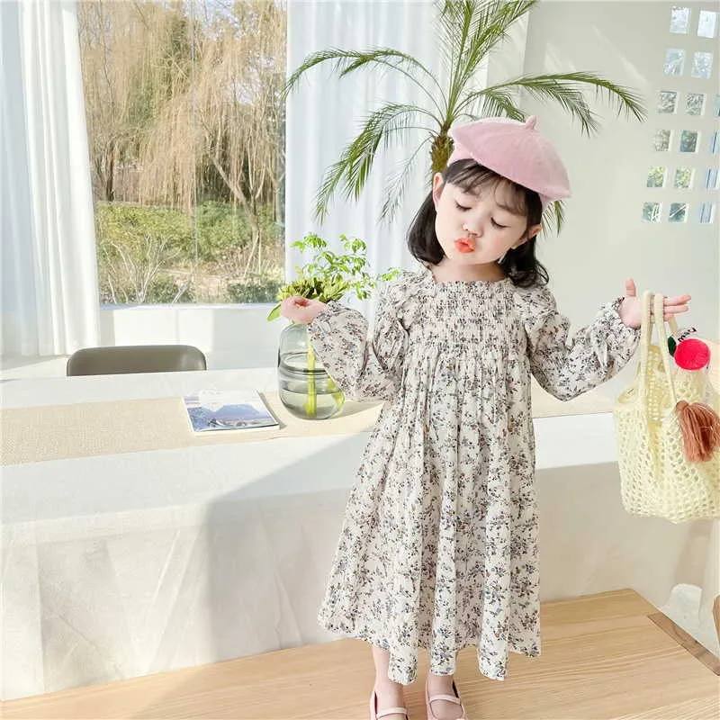 Koreanska stil vårflickor klänning blommig puff ärmar elastisk byst rökning barn söta kläder e7040 210610