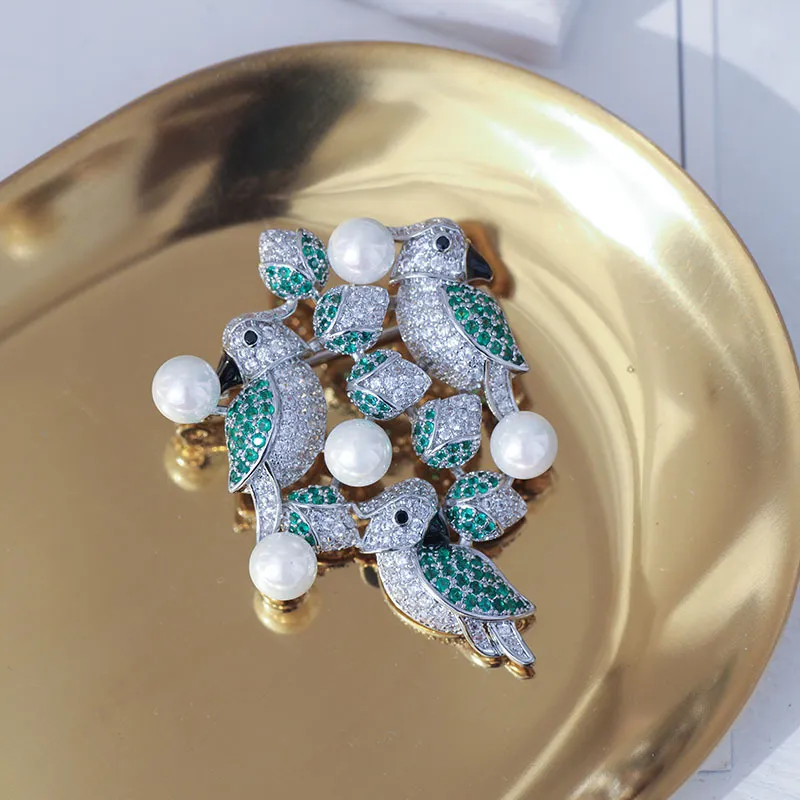 Korea Fashion Pearl Bird Brooch Jewelry Bling Cubic Zirconia Brooches Pins Suit Pin Women Luxury Wedding Corsage