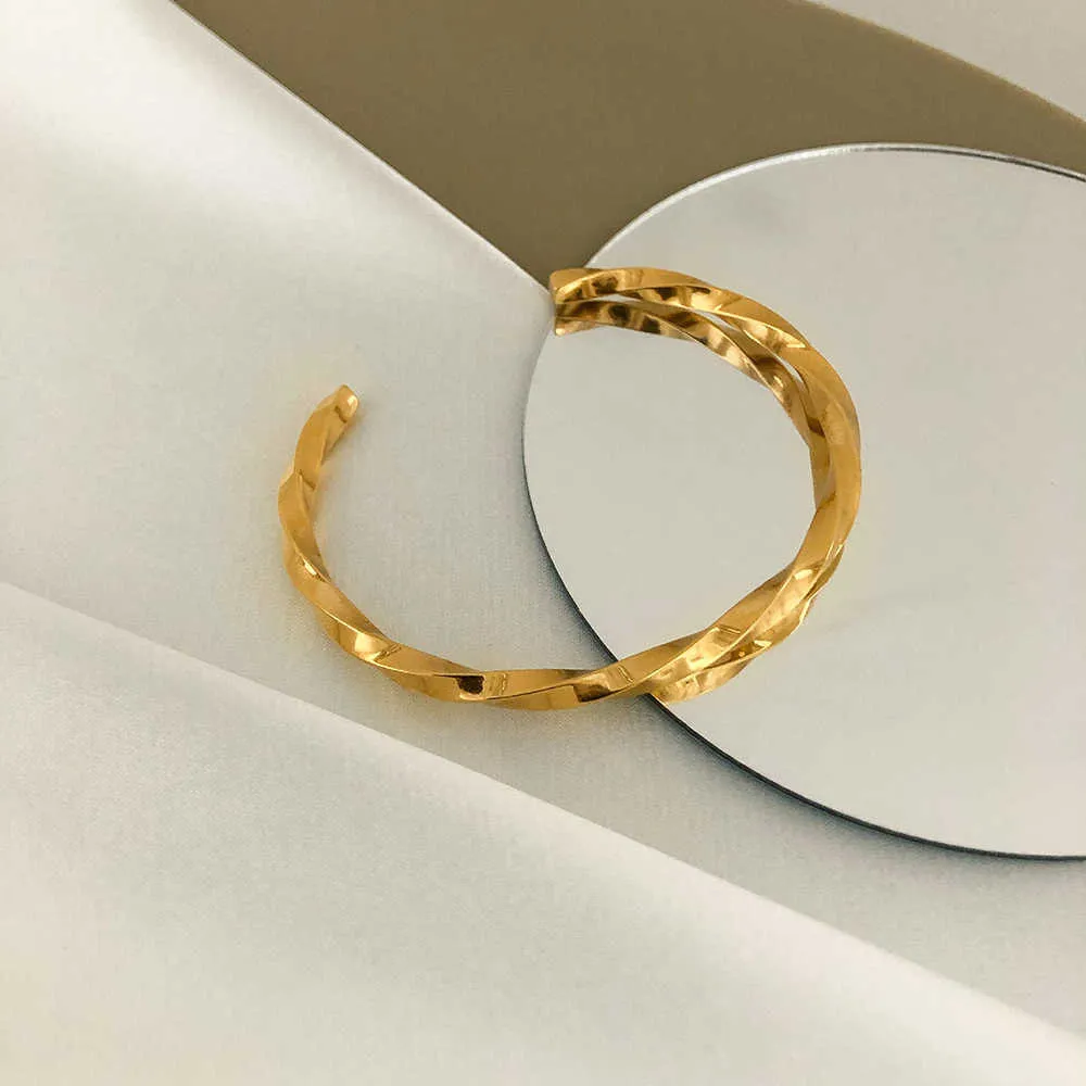 Mobius twist manschettbangle armband för kvinnor rostfritt stål guld öppna bangles minimalistiska smycken gratis tarning grossist föremål Q0717