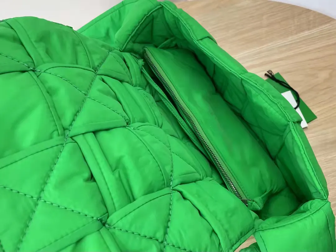 新しいナイロンパッド付きショルダーバッグステッチ織りメッセンジャーバッグ有名なブランドデザイナー女性クロスボディバッグコットンハンドバッグ205p