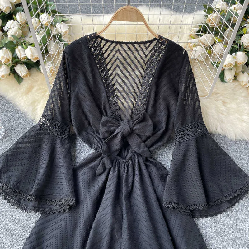 DEAT Women Black Lace Belt Jumpsuit Arrival V-neck Flare Sleeve Solid Color Fashion Temperament Spring Summer 11D614 210709