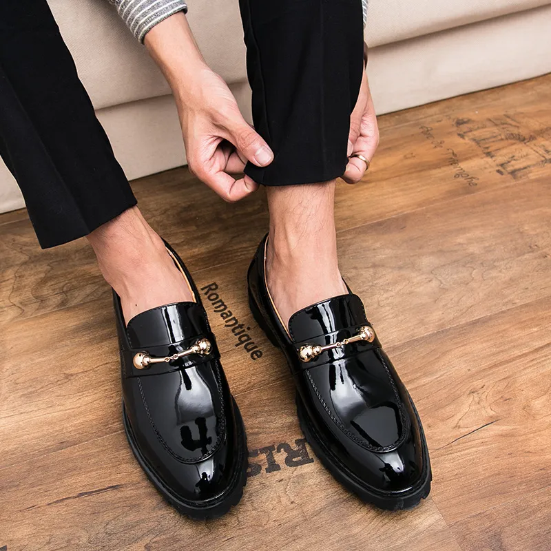 Marque chaussures haute qualité pantoufles fête concepteur hommes nouveau 2021 luxueux résistant à l'usure mode décontracté en cuir hommes formel
