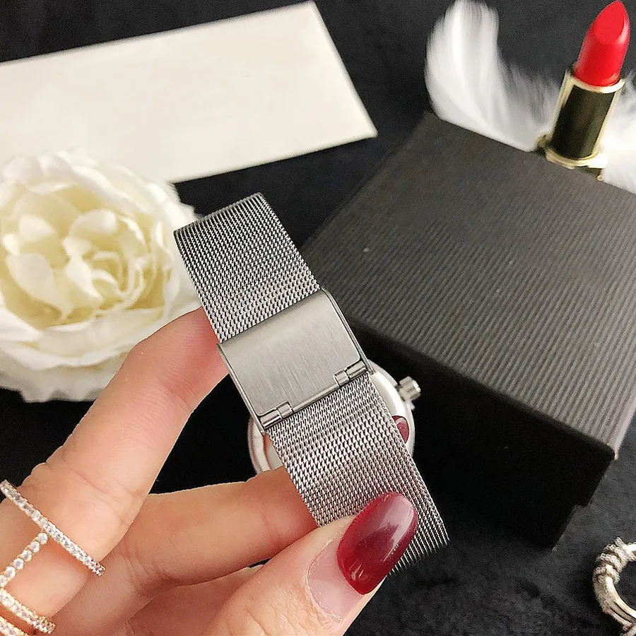 Orologio da polso al quarzo con cinturino in metallo in acciaio stile triangolo di cristallo da ragazza di marca di moda GS38259e