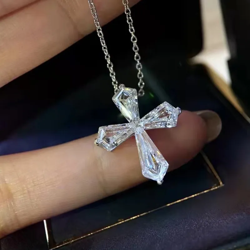 OEVAS 100% 925 Sterling Silver Musing High Carbon Diamond Cross Naszyjnik dla kobiet Wedding Party Fine Gifts Gifts