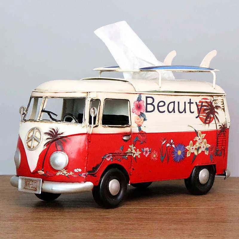 Blume Dekoration schmückt das Auto Startseite von ein retro Hippie