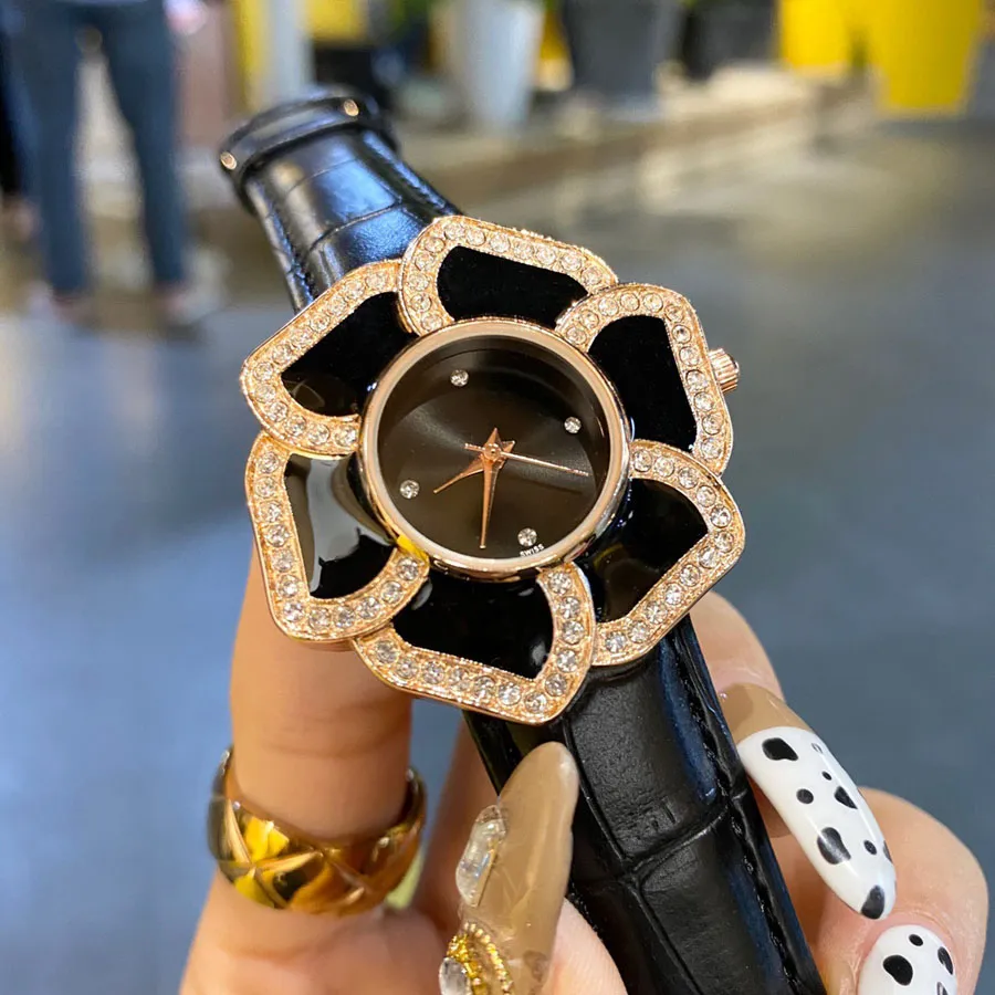 Populär Casual Top Märke kvarts armbandsur för kvinnor Tjej Kristall blomma stil Läderrem Klockor CHA40