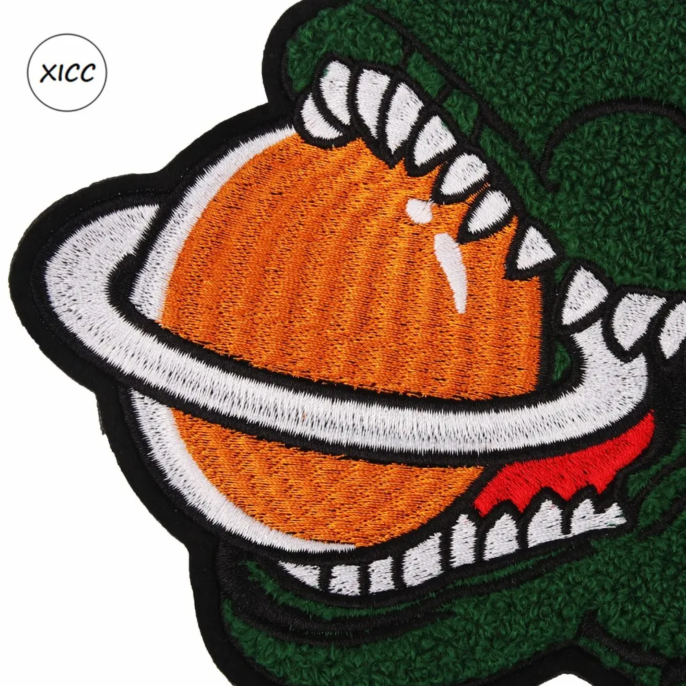 Haft ręcznik Cartoon Dinosaur Chenille Patch Custom Szycie na Odznaka Super Chłodna Koszykówka Patchwork Naklejki Aplikacje do Torby Odzieżowe