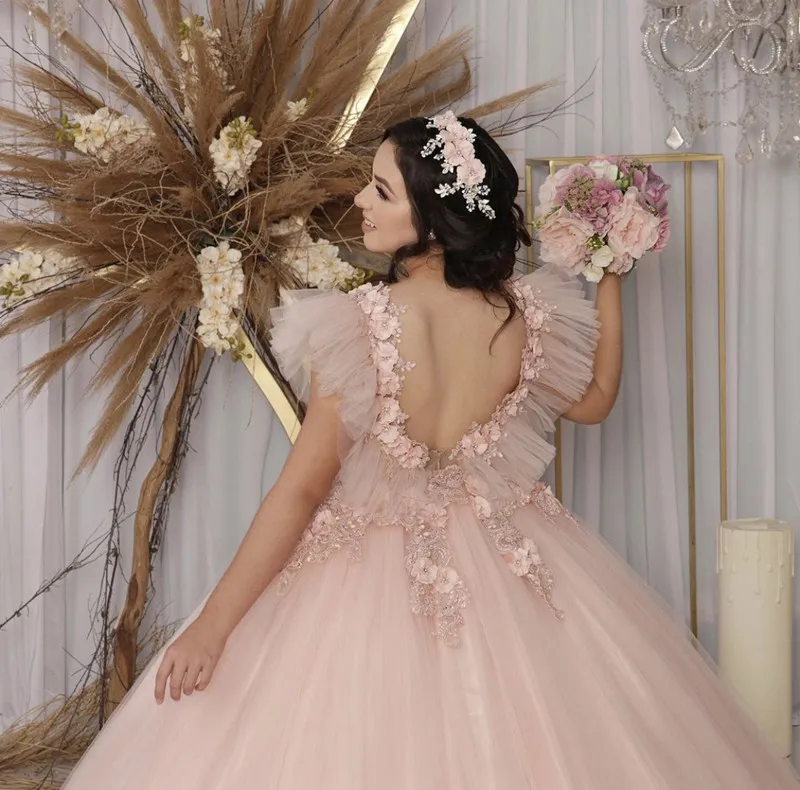 2021 Princess Quinceanera klänningar täckta ärmar V nacke handgjorda blommor söta 16 prom klänningar rygglösa långa tyll vestidos de fiest240y