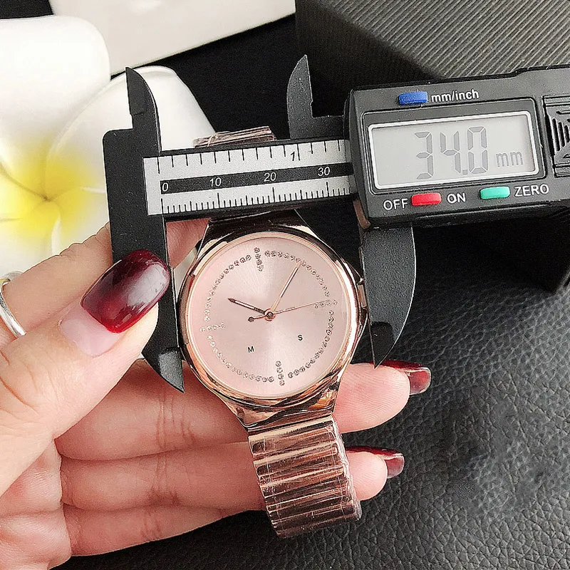 Marque montre-bracelet à quartz pour femmes fille grandes lettres cristal métal acier bande montres M83