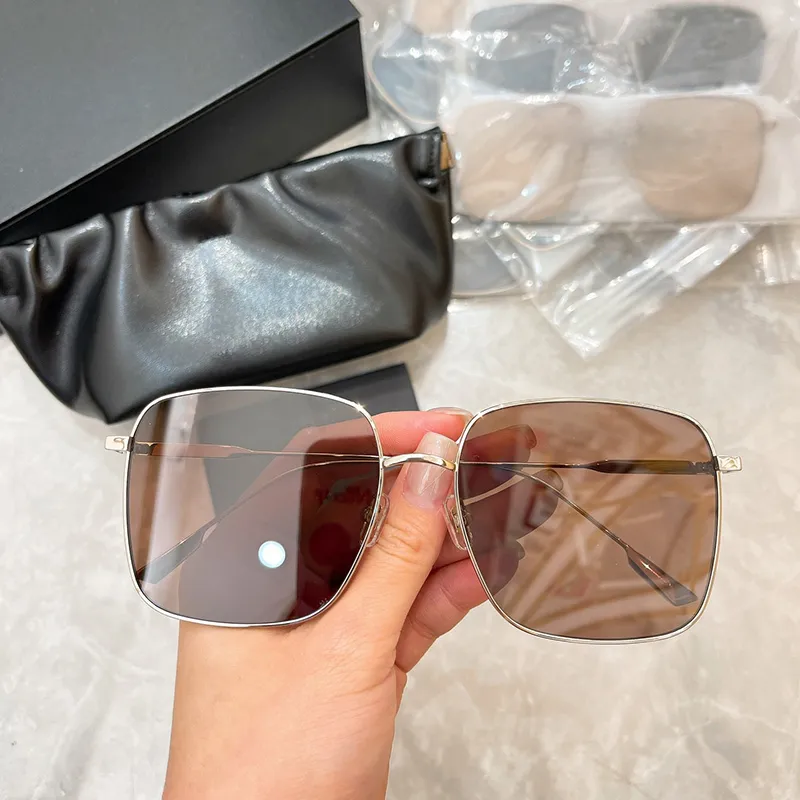 2021 العلامة التجارية الفاخرة اللطيفة النظارات الشمسية تصميم ديان ساحة التيتانيوم النظارات الشمسية النساء الرجال خمر سيدة الزجاج البصري uv400