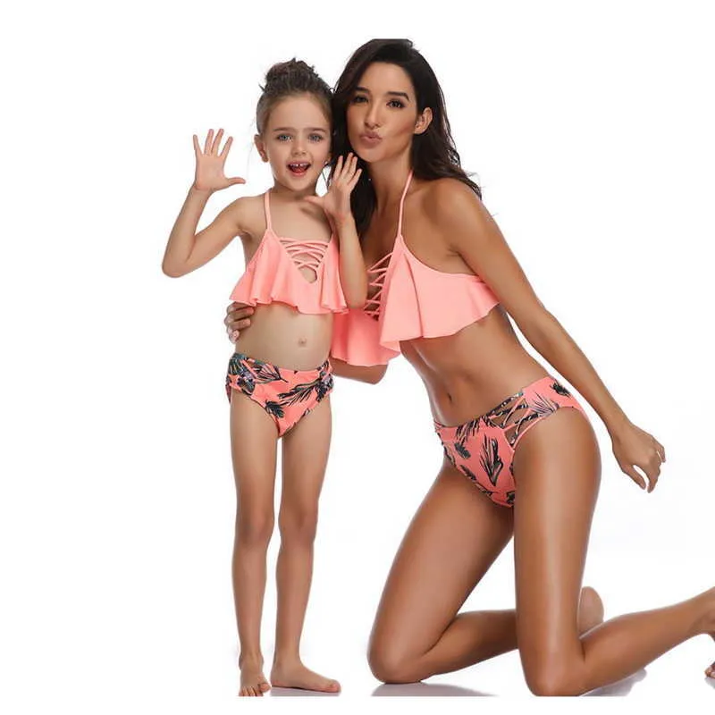 Summer Family Matching Swimsuit Sets Floral Halter Ruffles Bikini Triangle Swimming Trunks Mother Daughter E0121 210610