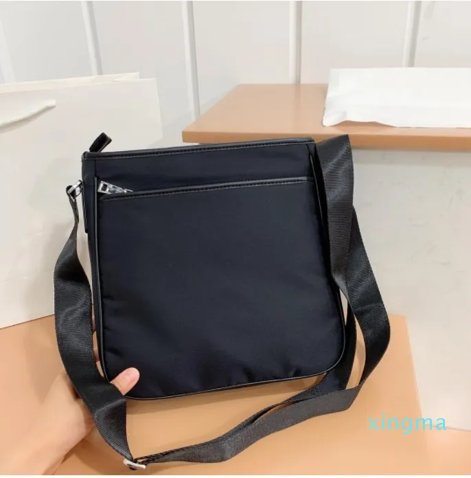 2021 Mens Black Briefcases Designer Nylon Shoulder Bags Fashion Crossbody Triangle Messenger Bag Medium Size Men Brief Cases159A