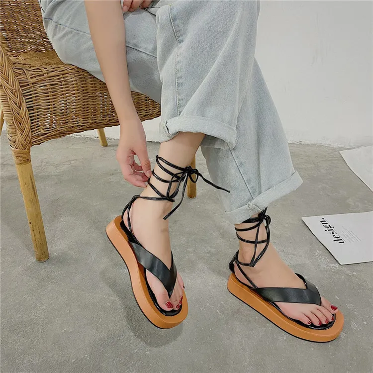 Женские летние сандалии, новинка 2024 года, корейские модные сандалии на шнуровке, нескользящие винтажные пляжные сандалии на платформе в римском стиле, женские шлепанцы