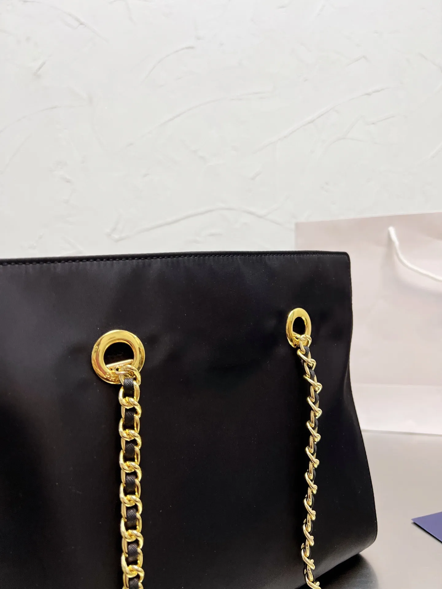 New Fashion Exclusive Durable Gift Bags Large Leather Handbags for Women Shoulder Satchel Bags with Chain