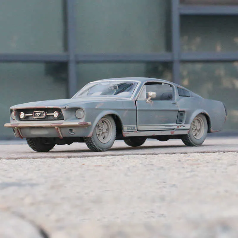 DIECAST 1 24 FORD MUSTANG GT MODIFIED 1967 오래된 시뮬레이션 합금 자동차 모델 선물 선물 디스플레이 미니 장난감 장식품 기념품 281D