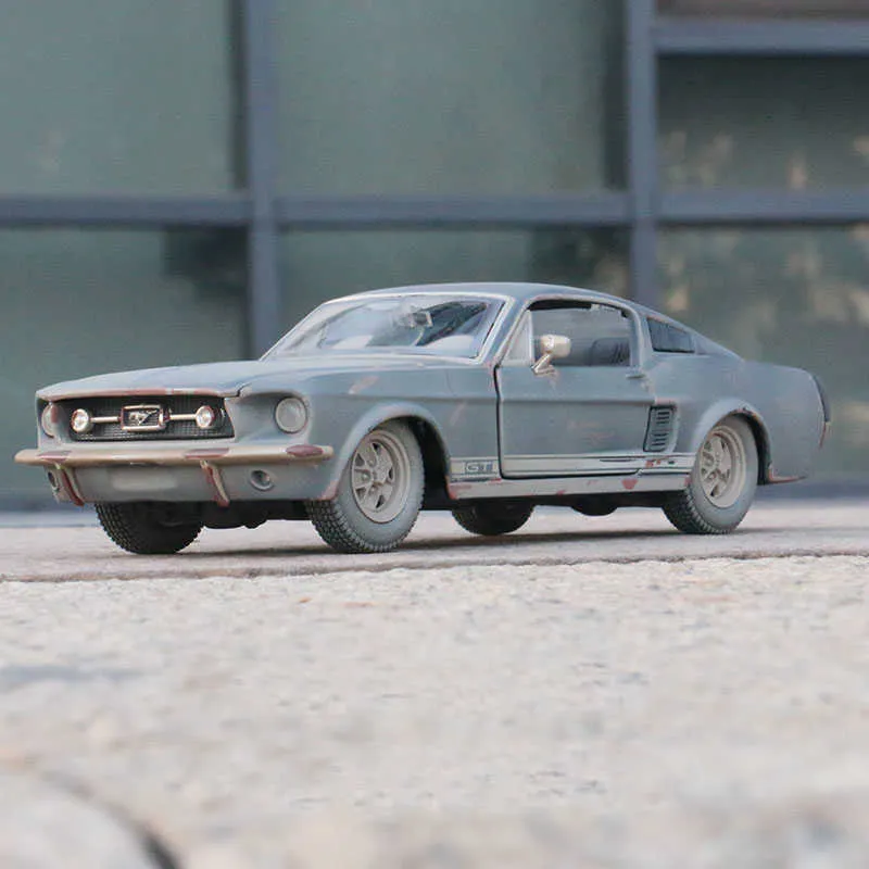 Diecast 1 24 Ford Mustang GT Modifierad 1967 gör gammal simuleringslegering bilmodell present Display Mini Toys Ornaments Souvenir242G