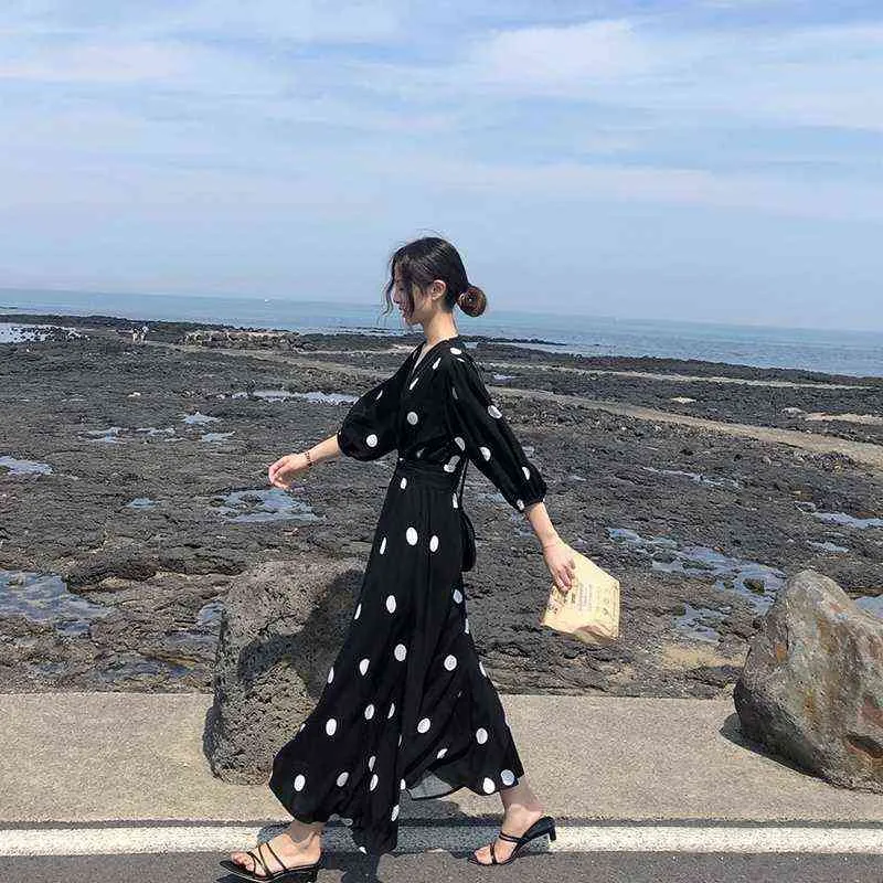 2021 Boho ny sommar maxi klänning kläder vintage slim fransk retro hepburn vind svart polka dot lång mantel koreansk stil mode g1214