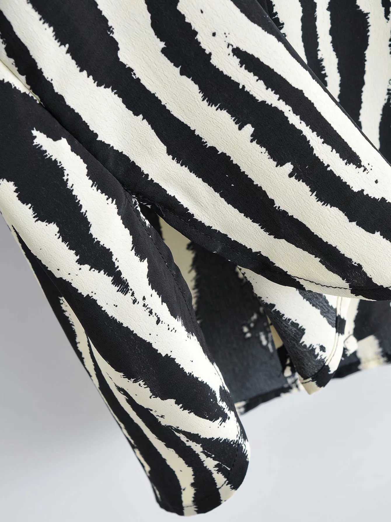 [DEAT] Spring Fashion Turn-down Collar Zebra Pattern Single-breasted Long Sleeve Loose Shirt Women 13C247 210527