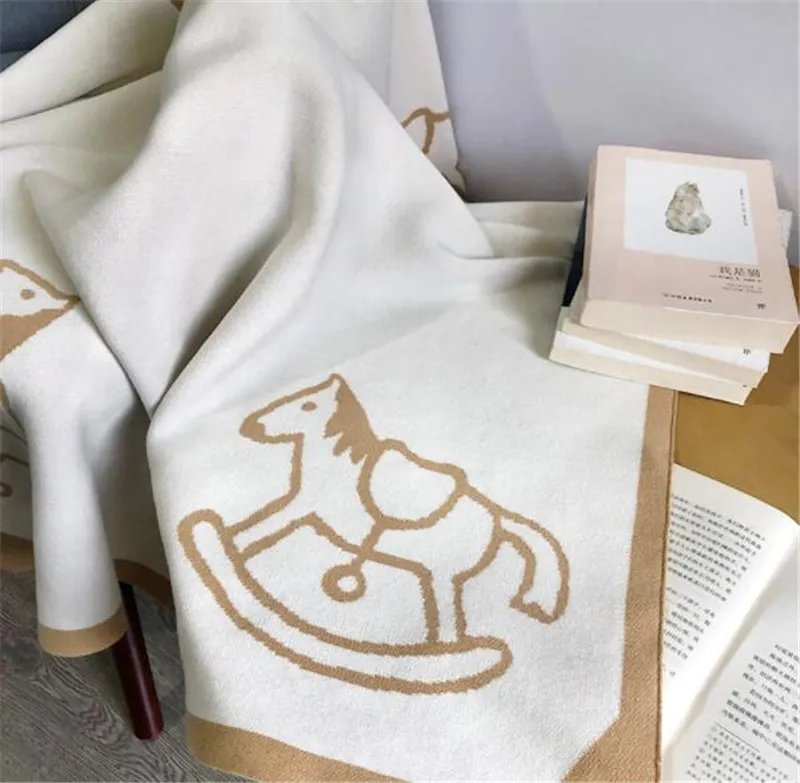 Роскошные дизайнерские одеяла с узором пони для новорожденных, высококачественное хлопковое платок, одеяло, размер 100-100 см, теплое рождественское gi295K