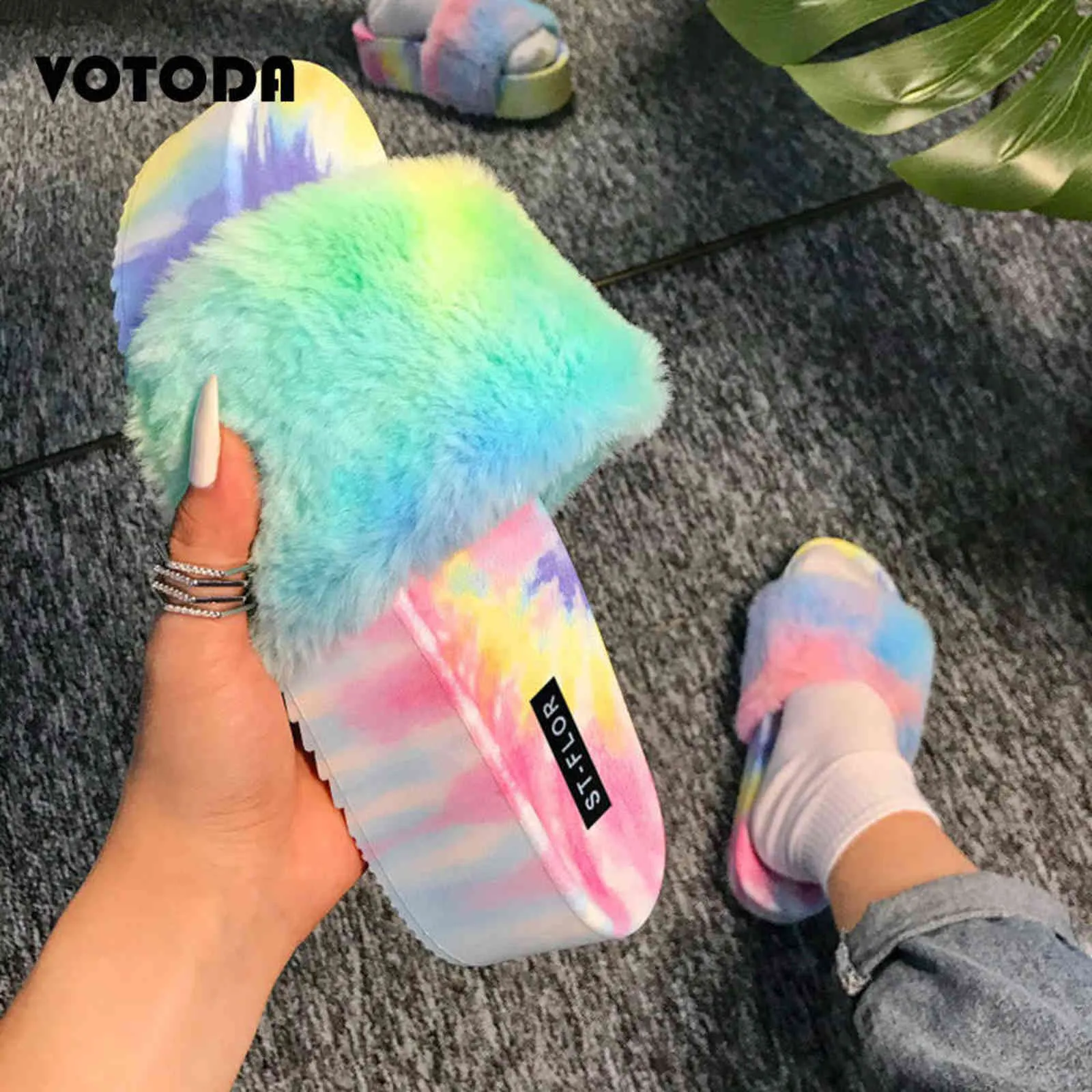 Frühling Frauen Pelzigen Hausschuhe Flauschigen Fell Tie Dye Regenbogen High Heels Frau Dicken Boden Plüsch Dias Mode Nette Flip-Flops schuhe H1122