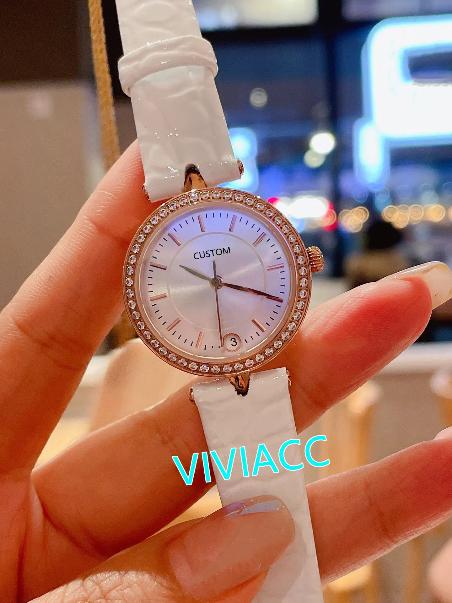Ny Fashion Rose Silver Crystal Diamond Bezel Watch Lady Rostfritt Stål Kvarts Klocka Kvinnor Geometrisk Cirkel Klockor 28mm