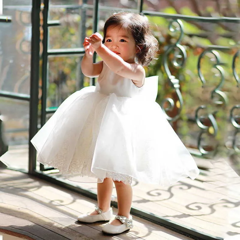 Letnie nastolatki Dziewczyny Party Sukienka Biała Kamizelka Bow Princess Sukienki Piano Wedding Portyfikować Dzień Dziecka E1 210610