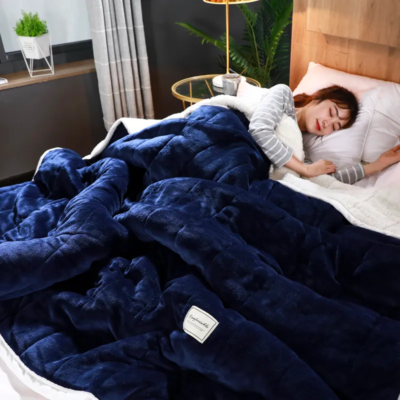 Супер мягкое теплые одеяло роскошные трехслойные толстые стеганые твердое цветное покрытие Coral Flece Home бросает для взрослых Крышка кровати зима 210316