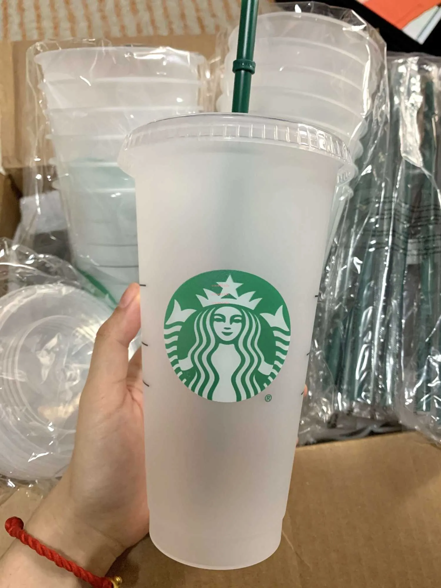 Canecas Starbucks 24 onças Copo de plástico Reutilizável Transparente Beber Copos de fundo plano Pilar Forma Tampa Copo de palha Bardian Free