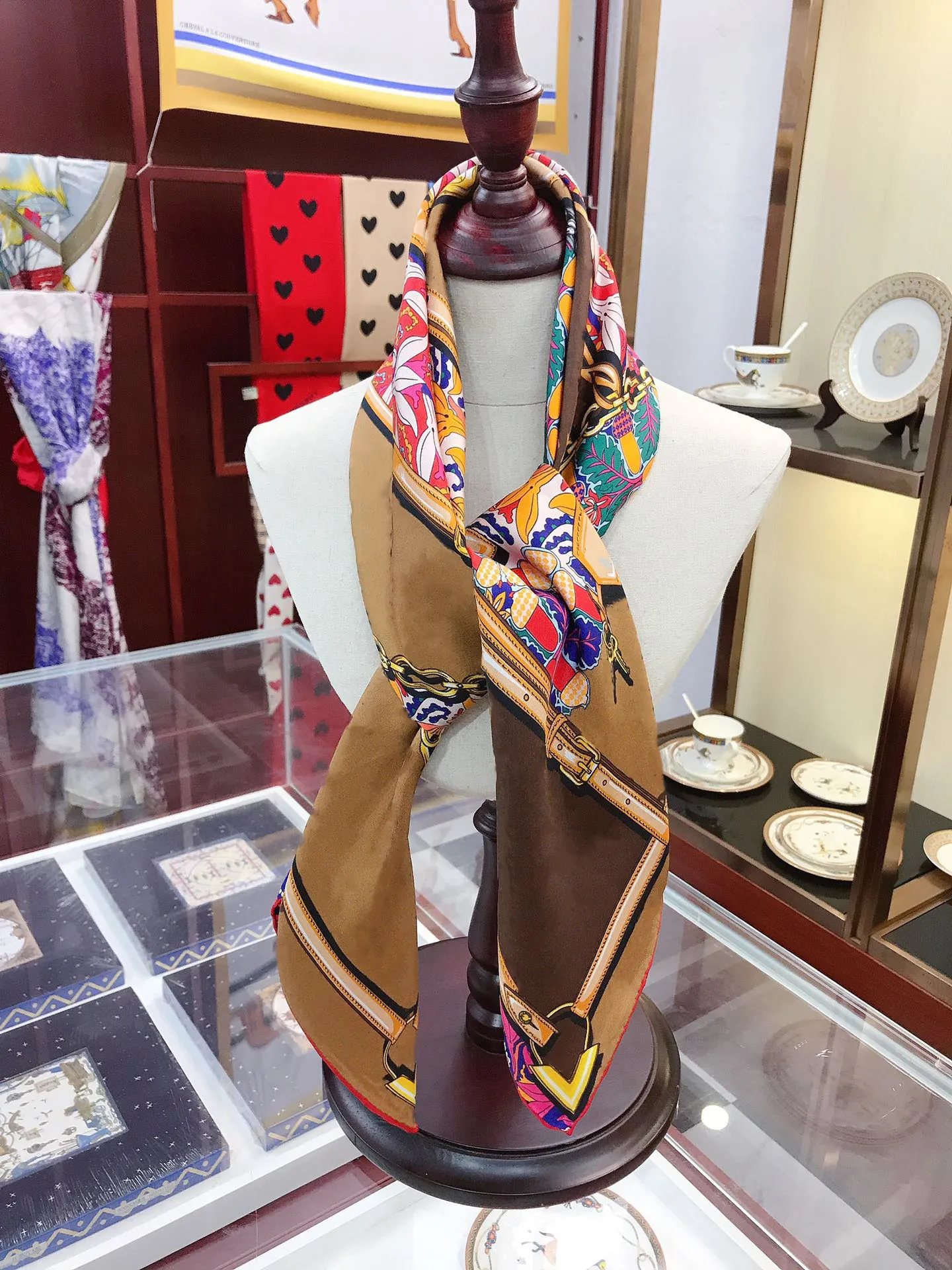 Высококачественные женские шарфы дизайнерские шарф-шарф мода теплое зимнее высококачественное печатное шелковое шарфы квадрат. 90220U