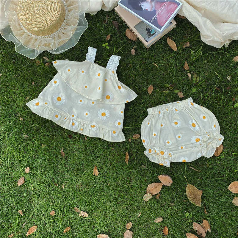 スタイルの夏の衣装の女の子の赤ちゃんの子供素敵なレースのカドーベルト+ニッカー2スーツの赤ちゃんガール服セット210701