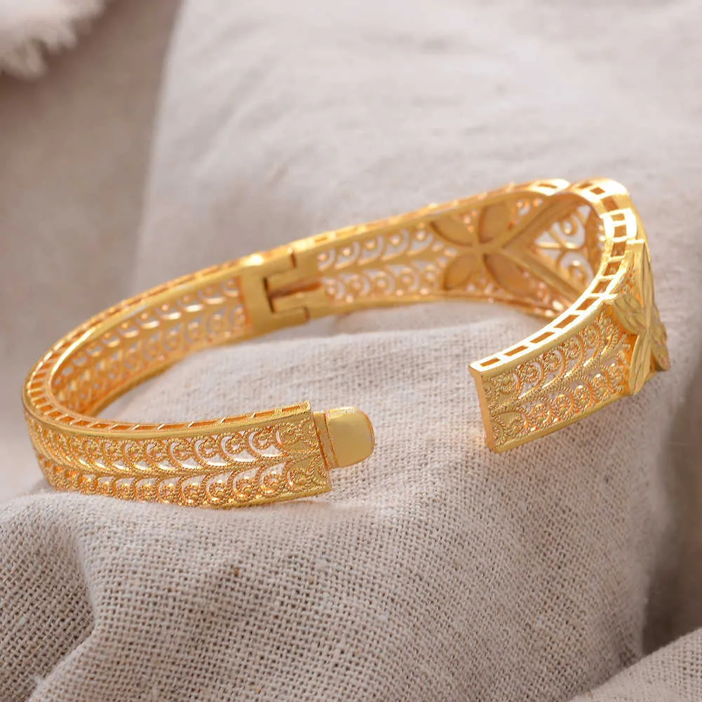 4 pçs24K Dubai Gold Color Bangles para Mulheres Etiópia BanglesBracelets África Arábia Saudita jóias de casamento Presente de festa 210918