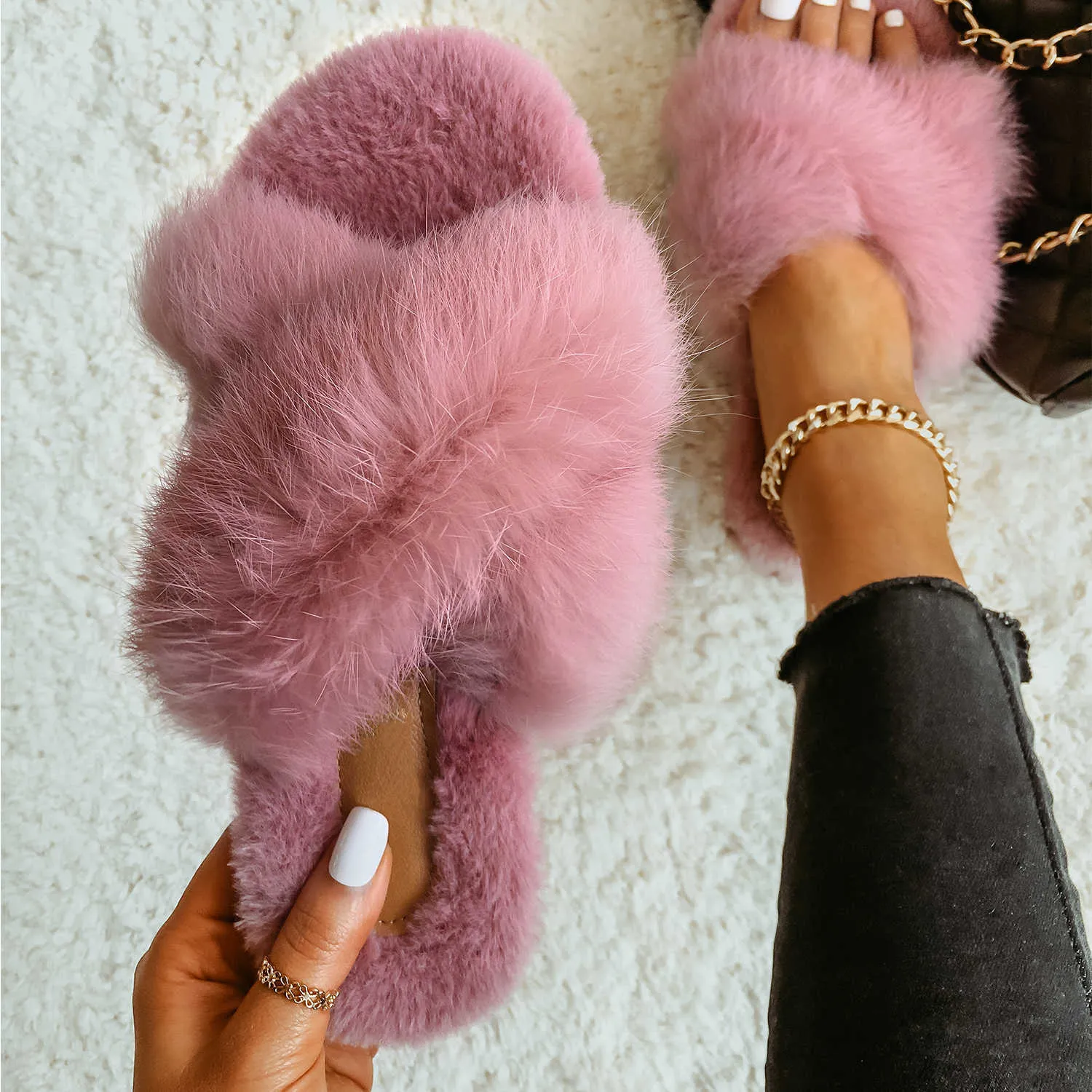 Faux Fur Slippers Furry Slides For Women Fluffy Flip Flops Home Cozy Slippers Winter House Plush Female Shoes Slip On Flats 2021 Y0902